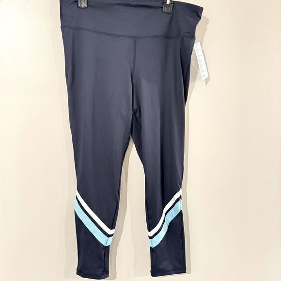 ID Ideology Plus Size Striped Side Pocket 7/8
Leggings, 1X pants - Picture 4 of 7